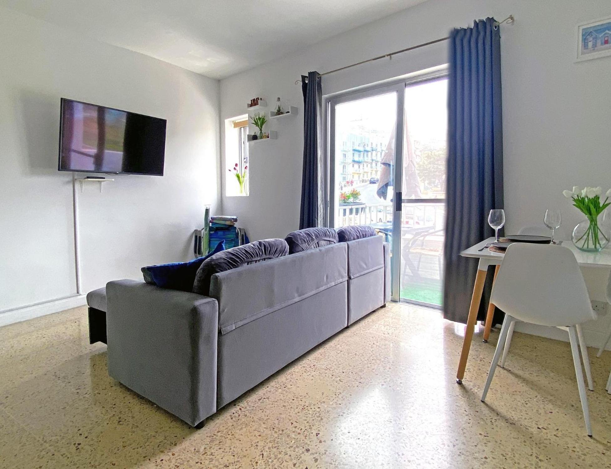 Cosy Seaside 1br Apartment, Ac, Open Views Appartamento *