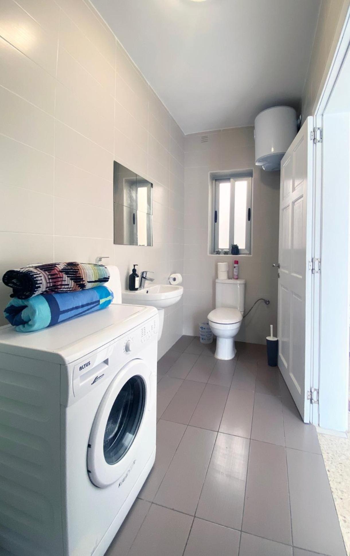Cosy Seaside 1br Apartment, Ac, Open Views *