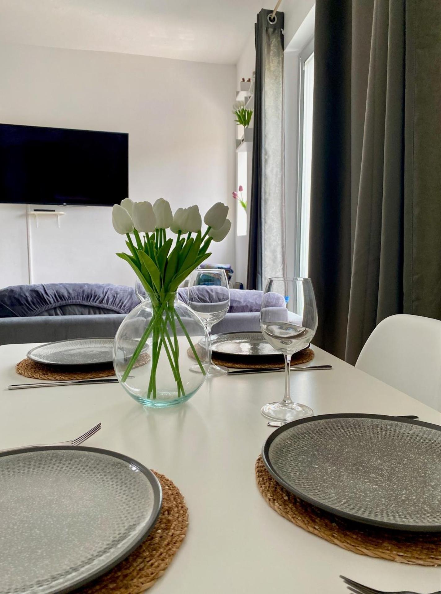 Cosy Seaside 1br Apartment, Ac, Open Views Appartamento *